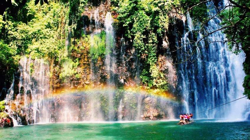 #holidayvacation Philippines is reputable for its pristine beaches, there’s nothing like discovering its best-kept secrets and unspoiled beauty. Tinago Falls is one of the many hidden natural treasures that the county has. Tucked within a ravine in Iligan City in Lanao del Norte, this majestic waterfall is the main tourist attraction of the province and also serves as a water source for residents near the area. Its name Tinago Falls in Filipino means “hidden” that perfectly fits its location that one can only reach by descending some 500 steps. The 240 feet high waterfalls will evoke oohs and aahs and so much awe from anyone who will visit it for the first time. It is surrounded by colossal rock structures dotted by thick masses of trees and natural foliage. Despite this towering scene, what lies at the bottom of the falls leaves visitors in even greater astonishment. #merryxmas
#merrychristmas#scenicspotguide#nyedestinations#decembertravel#instagramworthydestinations#holidayvacation#merryxmas#awesomepic