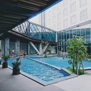 Feels Like Home at Holiday Inn Bandung Pasteur.
Location-wise, Holiday Inn Pasteur Bandung is quite strategic. If you travel by car from Jakarta, you will find the hotel not long after you check out from the toll road. From the hotel, you can also drive to Paris van Java (big shopping mall in Bandung), which takes around 15 minutes to 30 minutes with traffic jam.
Service is excellent - as we arrived earlier than the check-in time, the receptionist welcomed us to sit in their café and enjoyed our welcome drink. We only waited for 15 minutes for the room to be ready. I really appreciate the effort.
Entering the hotel, you will find spacious comfortable lobby and seating area. There is a mini market near the reception.
The room is spacious with complete amnesties (I was actually quite surprised to find ironing board and iron in the room). The hotel provides 2 pillows (soft and firm). The queen size of the bed is more than enough to create a comfortable sleep.
Breakfast is great - the hotel provides great options of Indonesian and Western food. Ambience of the restaurant is comfortable, green and homey.
In the future, I will definitely consider Holiday Inn Pasteur Bandung again to stay.
#summervacation#hotelstay#urbanexplorer