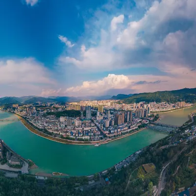 Отели рядом с достопримечательностью «Zizhong Commercial Pedestrian Street»