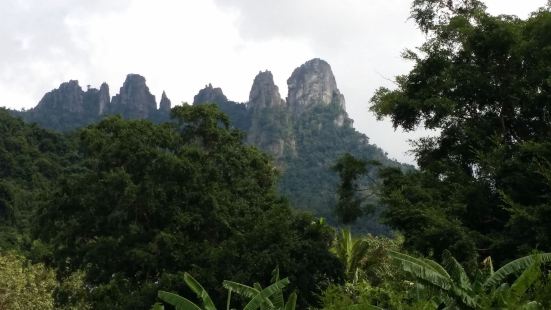 七仙岭是海南的著名旅游景点,位于海南省保亭黎族自治县境内,其