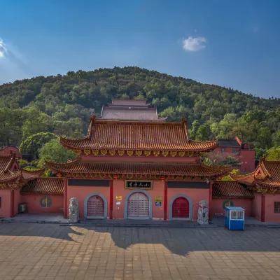 Отели рядом с достопримечательностью «»