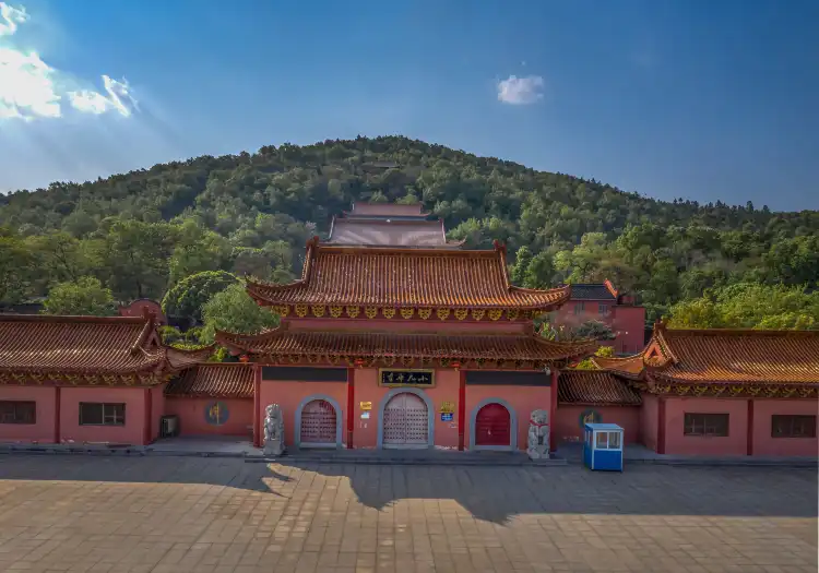 Hotels near Little Jiuhua Mountain