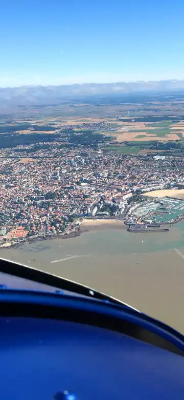 パレ・デ・コングレ公園周辺のホテル