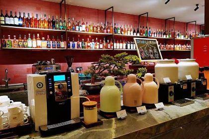 JIAO ZUO SHI YING BIN GUAN ZHONG CAN TING