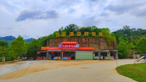 Guangxi Rongxian Zhu Shan Hu Huanlegu Sceneic Area