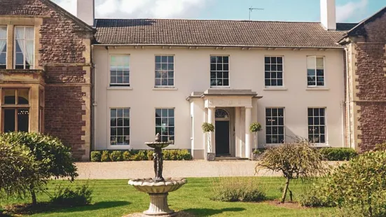 The Cedar Tree at Glewstone Court