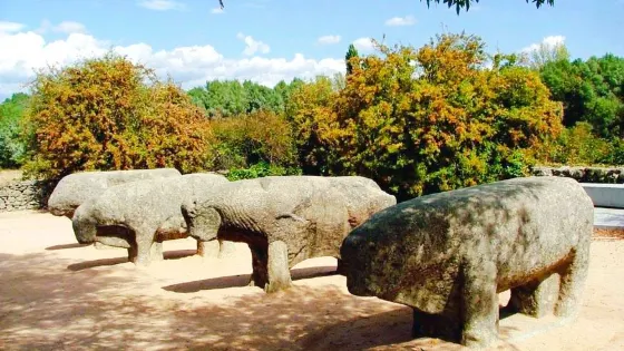 託洛斯迪谷逸三都