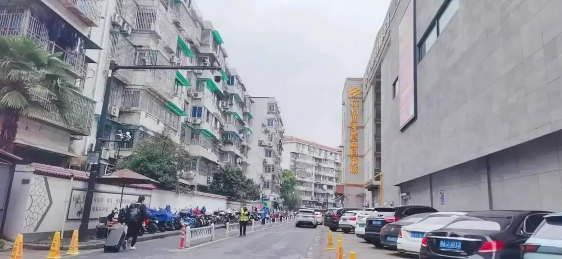 사계청 중국 의류 제1거리 (항하이루점) 주변 호텔