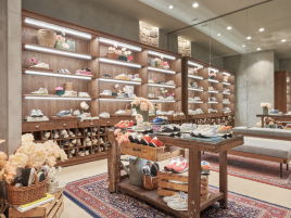 Golden Goose（陶尔米纳店）