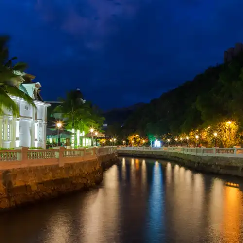 Objek Wisata Malam populer di Nha Trang