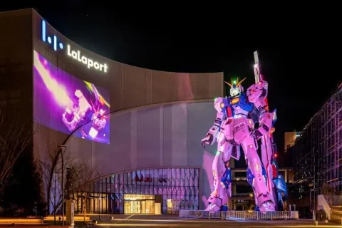 Life-Size RX-93ff 𝛎 Gundam Statue