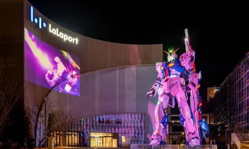 Life-Size RX-93ff 𝛎 Gundam Statue