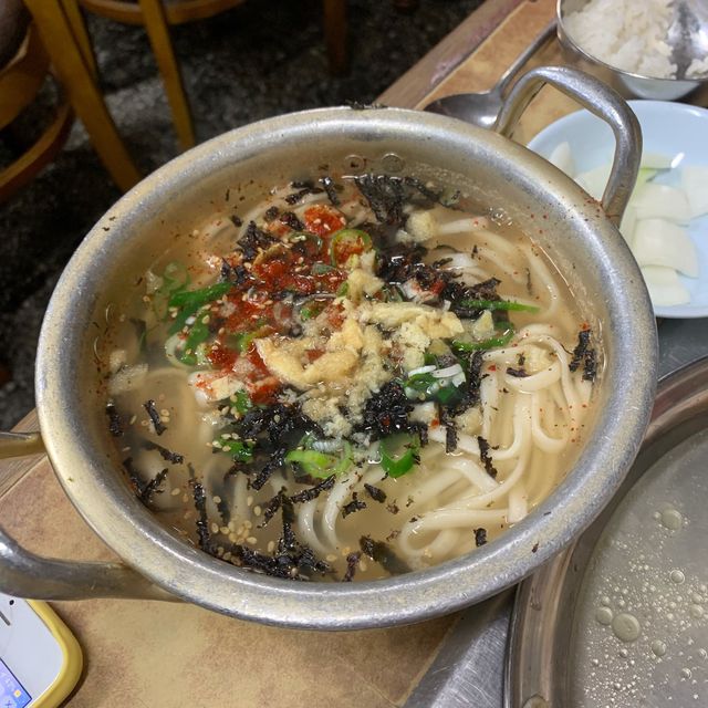 백숙이 맛있는 을지로'사랑방 칼국수'
