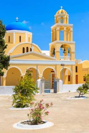 Hotels in Santorini With Bars