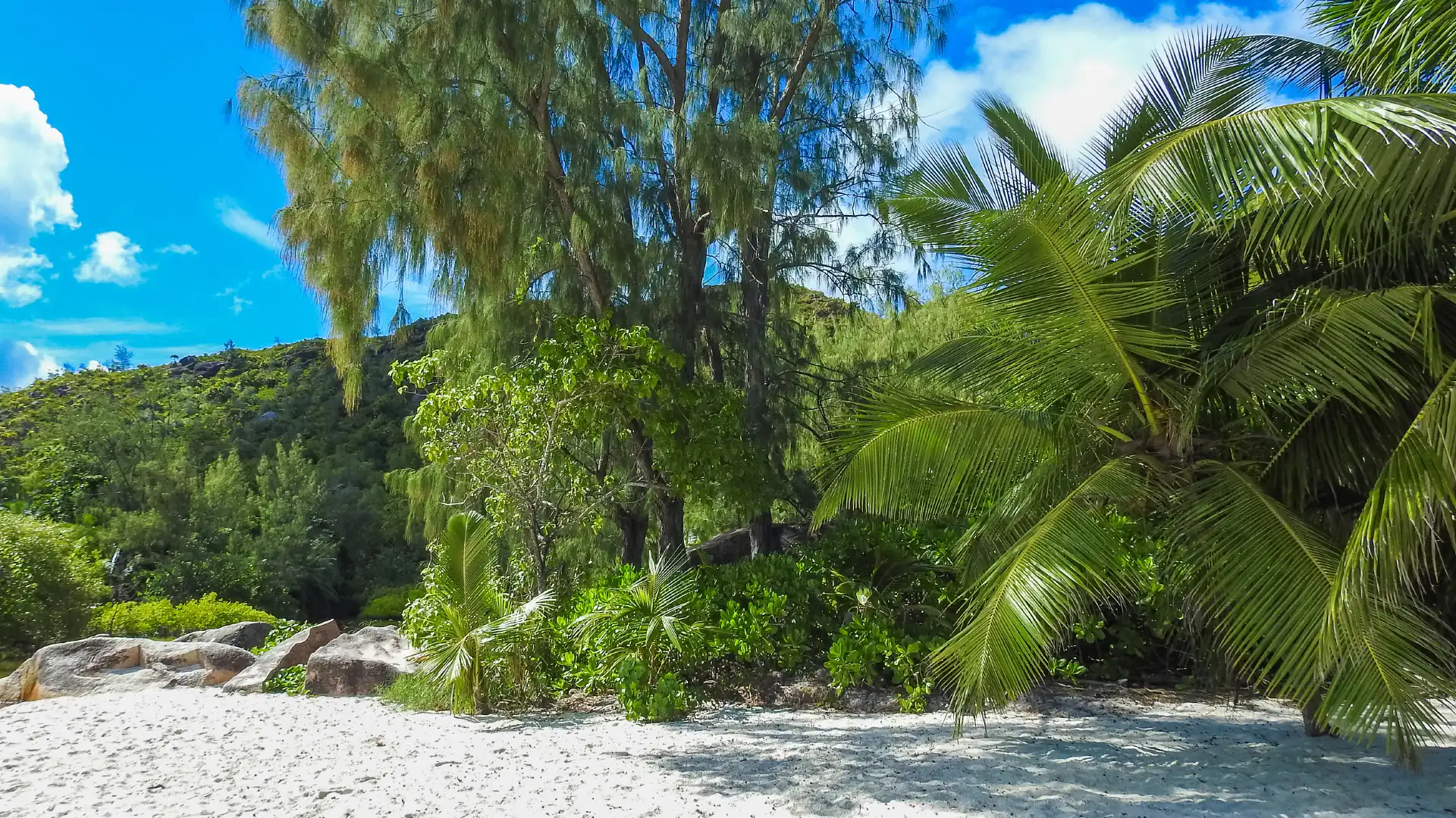 Hotels near Hudhuranfushi