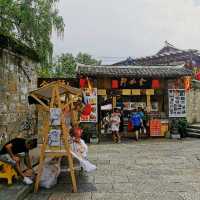 Walk through ancient town. 