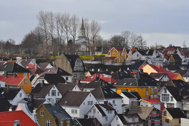 Hotels near Alice A Løvoll Moa Fothelseklinikk