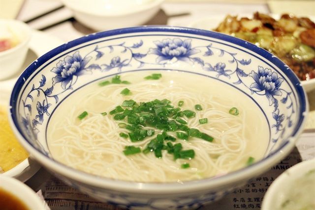 上海菜小館 手工餛飩有素有鮮肉餡選擇，加配養生湯#夏日搵食推介