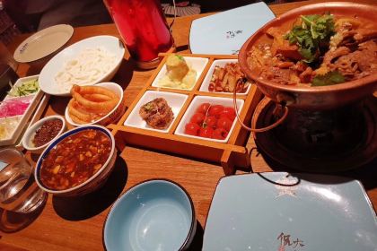 Poppy Flower Fusion Hot Pot Food