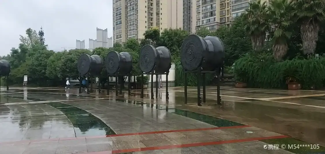 Hotels near Xingren Square