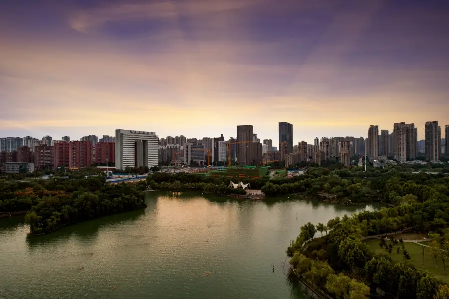 Quanhu Park