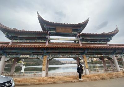 龍泉公園生態旅遊景區