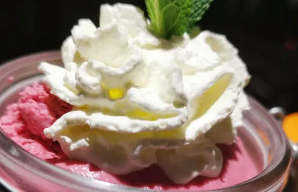 Haut Comme Trois Pommes