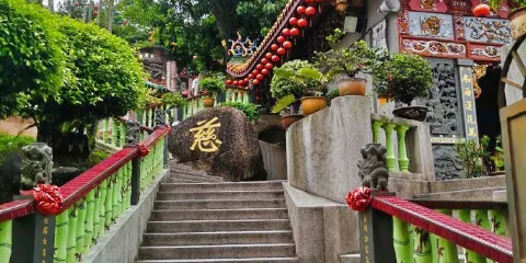 武來岸石拿督廟