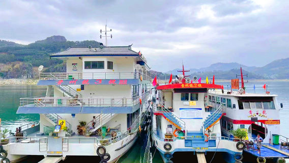 Hongchun Wharf in Wanfeng Lake