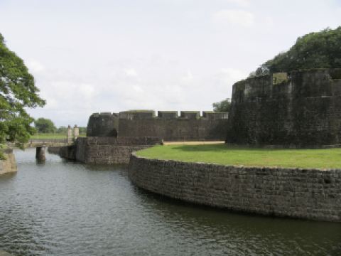 Hotels Near Pathiripala