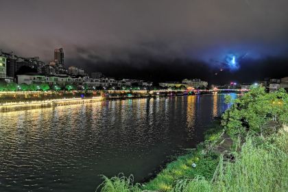 JIA KE LAI NIU PAI ZHUAN GU