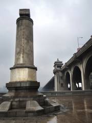 Wuhan Changjiang Daqiao Jiancheng Monument