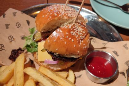 华莱士·全鸡汉堡(国色天香店)