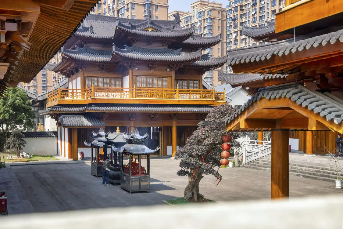 Hotels near Baoqing Temple (South Gate)