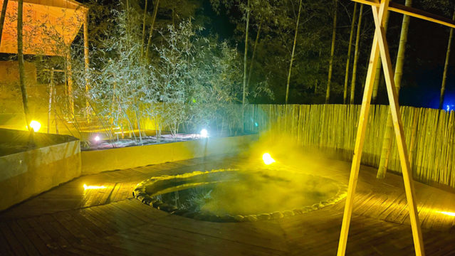 Cloudy Lake View Hot Springs