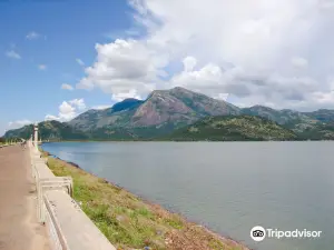 Aliyar Dam Park
