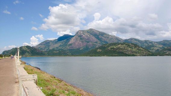 Aliyar Dam Park