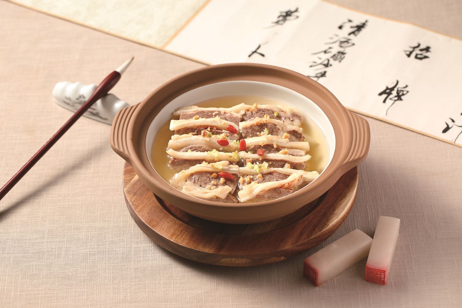 招牌清汤蹦砂牛腩