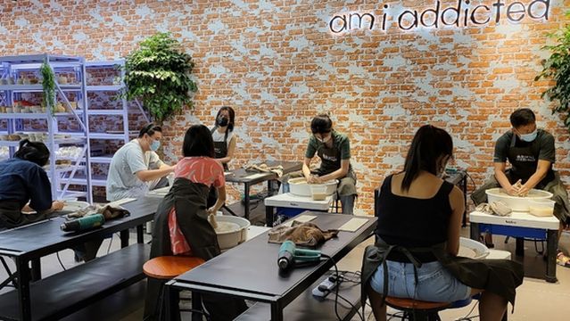 Am I Addicted Pottery Studio (Orchard Central)