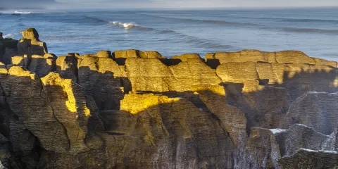 普納凱基千層餅岩石與噴水洞