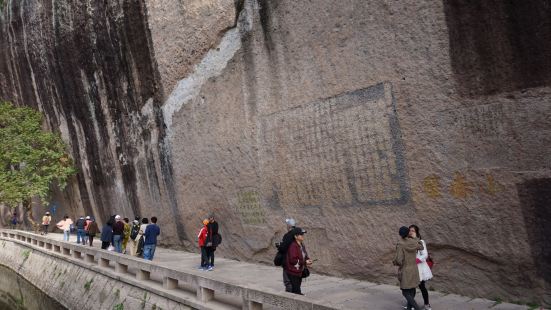 小赤壁，依山临溪，风光旖旎，在缙云仙都景区的5个子景区中，观