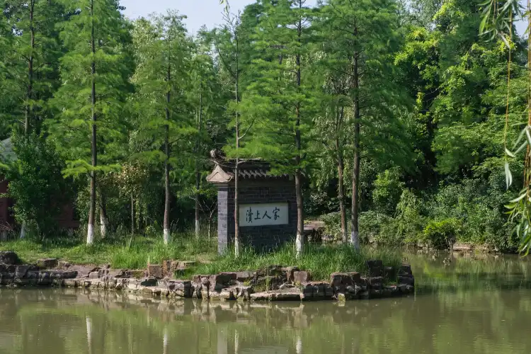 Các khách sạn gần Yandu Park
