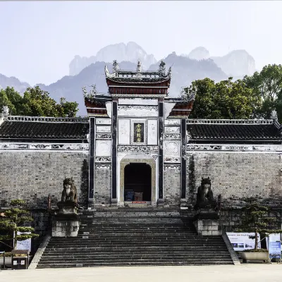 Отели рядом со станцией 