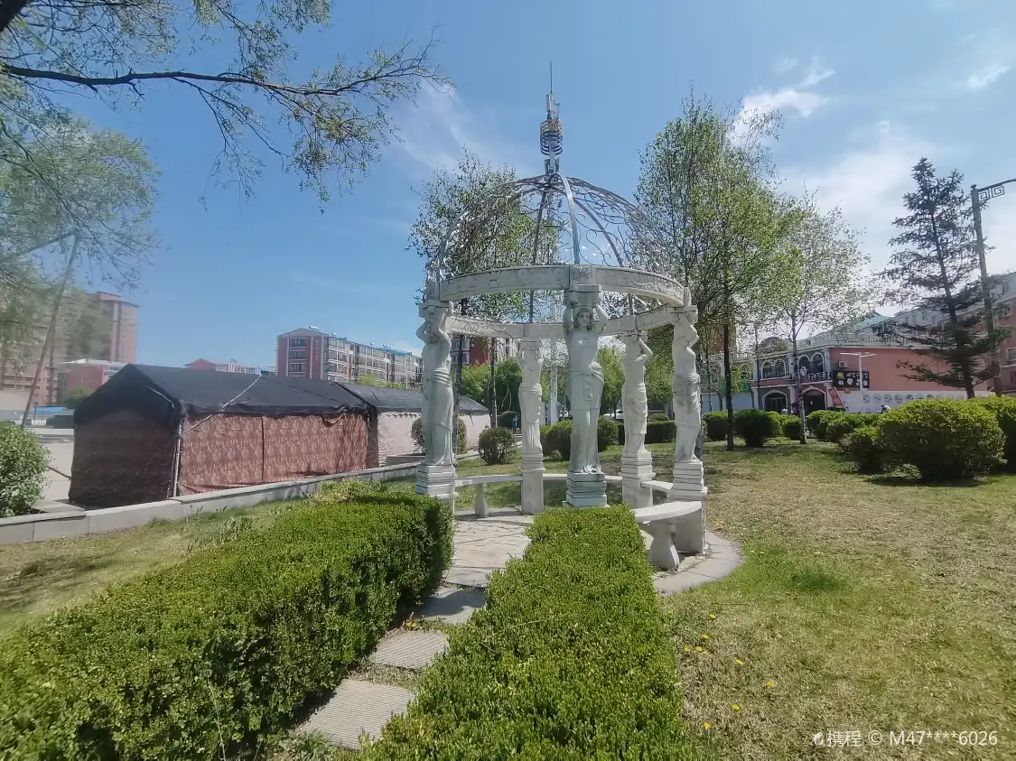 Hotels near Jiangbian Park