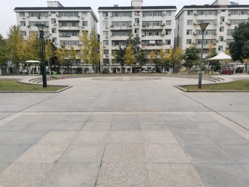 Hotels near Yusha Square