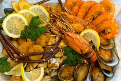 PIT STOP Food Court - Eat Drink Relax