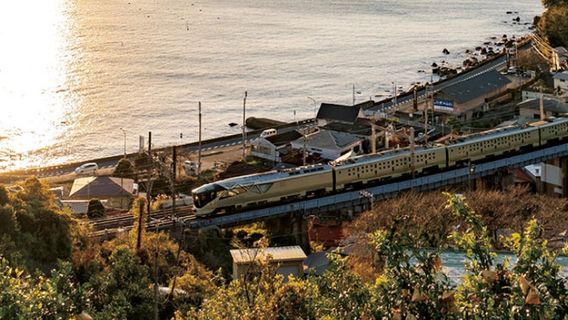 Train Suite Shik-Shima