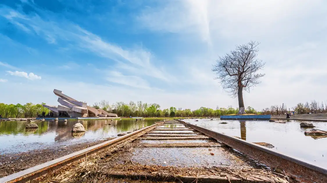 Hotels near Tangshan Earthquake Ruins Memorial Park