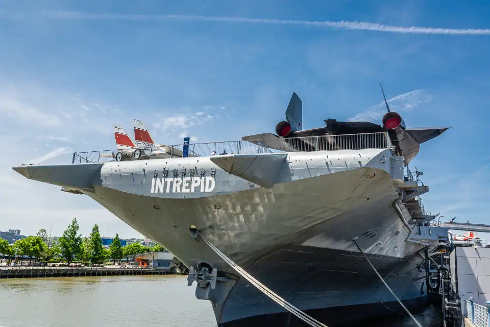 3_Intrepid Museum