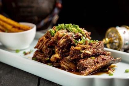 康定黑青稞庄园·新式藏餐·牦牛肉汤锅